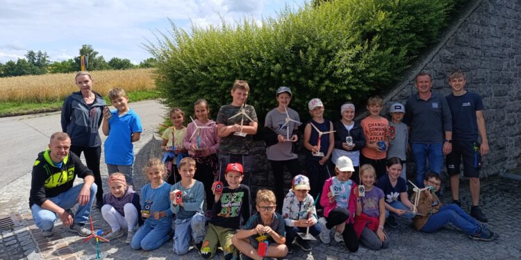 FPÖ Atzbach: Erfolgreiche Kinderferienaktion „Kreatives basteln mit Holz“