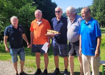 Da flogen die Knüppel bzw Knittel! Erstes Silberfuchs Knittelturnier am Flachberg Gmunden!