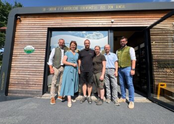 Starkes Zeichen für Regionalität: Landesrätin Michaela Langer-Weninger besucht Fischzucht Kronawitter in Scharnstein