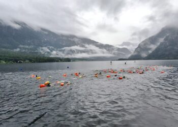 Viel Regen und tolle Leistungen beim Hallstättersee Schwimm Marathon 2025