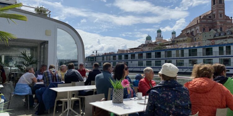 Schifffahrt, Orgelklänge und Folterknechte