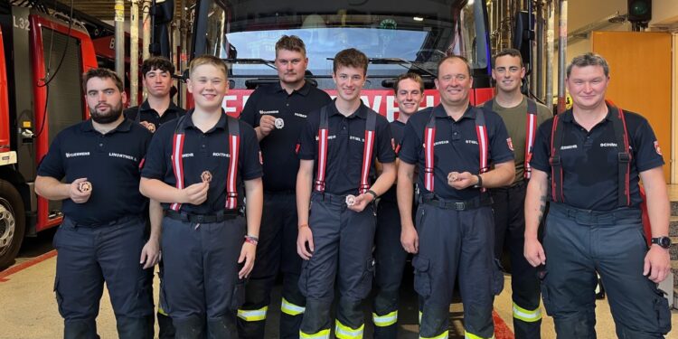 Zwei Gruppen der HFW Bad Ischl beim Landesfeuerwehrleistungsbewerb in Mauerkirchen