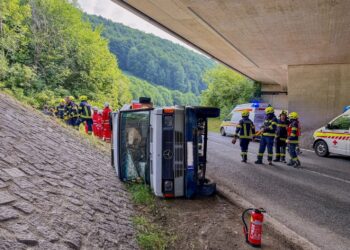 Wohnmobil überschlägt sich – Familie unverletzt