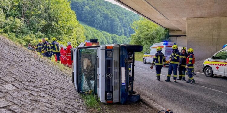 Wohnmobil überschlägt sich – Familie unverletzt