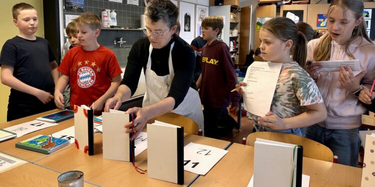 Rückblick: Buchbinde-Workshop im Kunstunterricht des Gymnasiums
