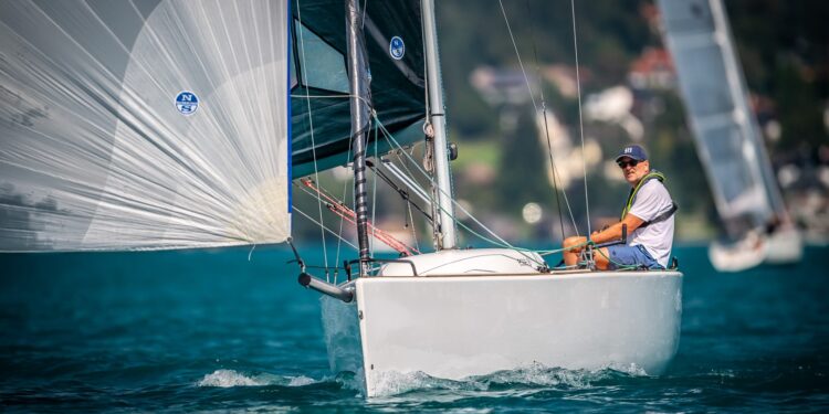 Solo windgetrieben über 25 km durch Wind und Wellen!