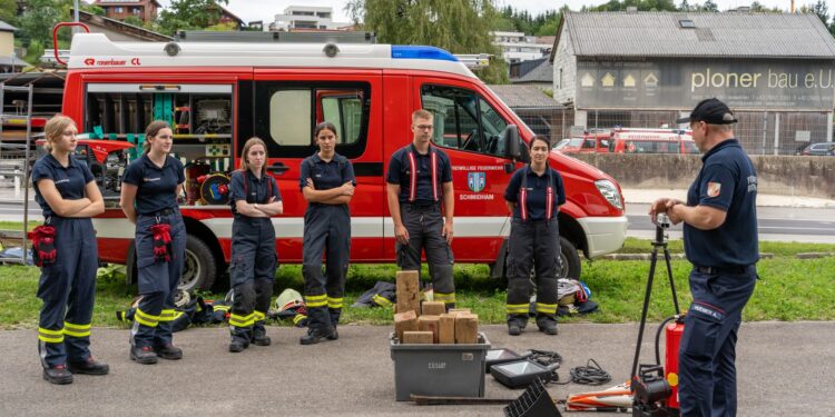 52 neue Feuerwehrmänner und Feuerwehrfrauen ausgebildet
