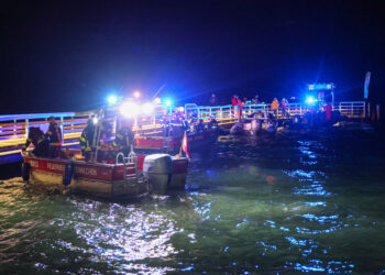 Feuerwehr und Wasserrettung bei Personensuche im Attersee im Einsatz