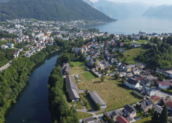 Badegäste und Wassersportler retten in Gmunden leblose Frau (81) aus der Traun