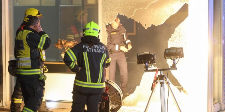 Verlorener Schuh überführt mutmaßlichen Brandstifter in Attnang-Puchheim