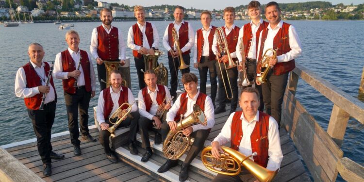 Schlosskonzert mit einem Feuerwerk an böhmisch-mährischer Musik mit der Blaskapelle CESKA