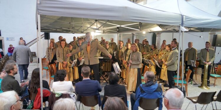 Highlands & Heimatklang – Schlosskonzert mit der Werkskapelle Laufen Gmunden-Engelhof