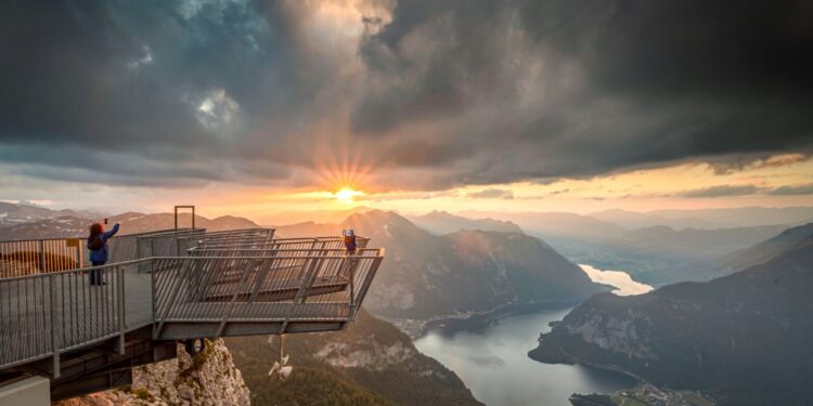 Beim Obertrauner Bergerlebnis: Sonnenuntergangsfahrt mit Vollmond am Krippenstein!