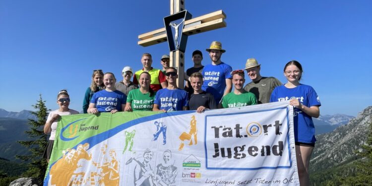 „Berg und Herz – Gemeinschaft zuerst“: Neues Gipfelkreuz am Steineck