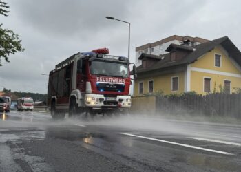 Asche sorgt für Verkehrsbehinderung auf der B144