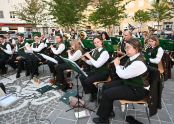 Platzkonzert am neuen Rathausplatz