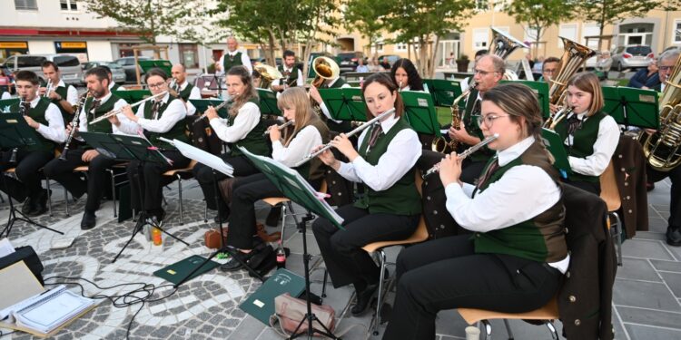 Platzkonzert am neuen Rathausplatz