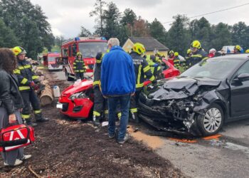 Vier Verletzte bei Kreuzungsunfall in Winkl