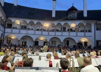 „Highlands & Heimatklang“ – Schlosskonzert der Werkskapelle Laufen Gmunden-Engelhof am 20. August