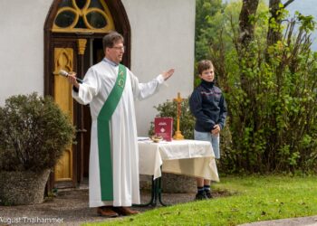 Berggottesdienst des Bezirksfeuerwehrkommandos Vöcklabruck am Miglberg