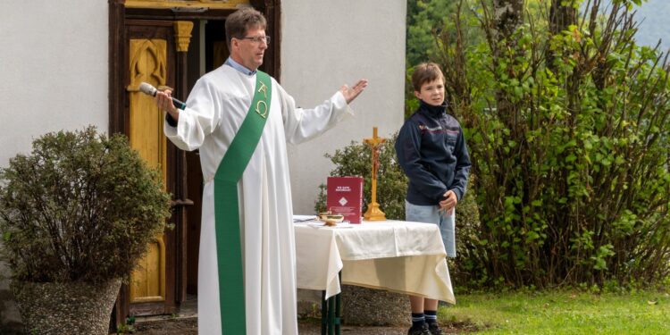 Berggottesdienst des Bezirksfeuerwehrkommandos Vöcklabruck am Miglberg