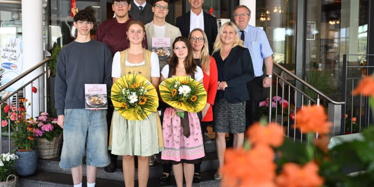 Feierliche Ehrung für Lehrlinge des Landhotel Grünberg