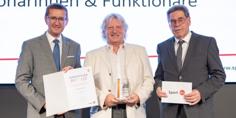 ASKÖ Bad Goisern: Bernhard Pree (Sektion Judo)-Ehrung mit dem „Landes-Sportehrenzeichen in Bronze“