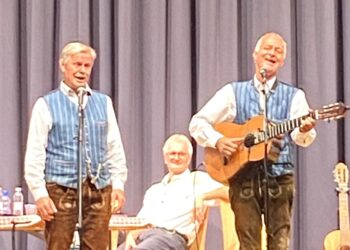 Gstanzl-Singa: Frontalangriff auf die Lachmuskeln