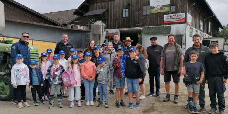 FPÖ Vöcklamarkt: Kinderferienaktion mit Oldtimerausfahrt