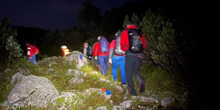 „Kletterer von Dunkelheit überrascht“: Schlecht ausgerüstete Kletterer gerettet