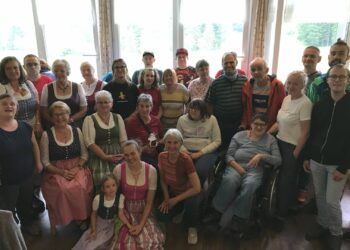 Ausflug der Lebenshilfe-Werkstätte Bad Ischl mit der Goldhauben- und Kopftuchgruppe Bad Goisern