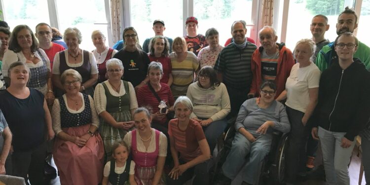 Ausflug der Lebenshilfe-Werkstätte Bad Ischl mit der Goldhauben- und Kopftuchgruppe Bad Goisern