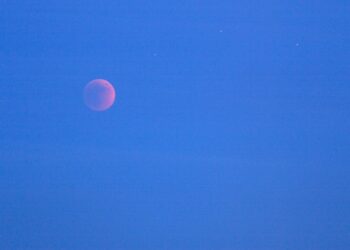 Mondfinsternis So 7. Sep. 2025 – unvollständig – horizontnah und in der Dämmerung