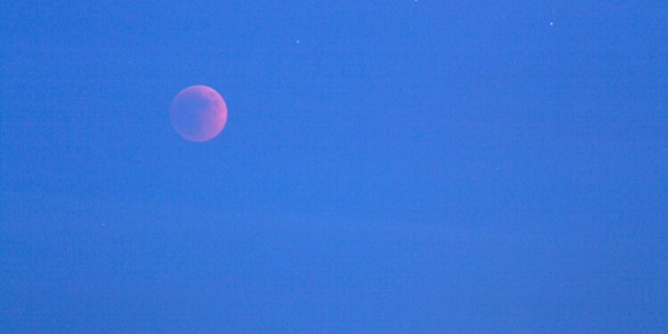 Mondfinsternis So 7. Sep. 2025 – unvollständig – horizontnah und in der Dämmerung