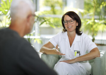 „Letzte Hilfe Kurs“ oder das 1×1 der Sterbebegleitung: Wie Begleitung am Ende des Lebens gelingt