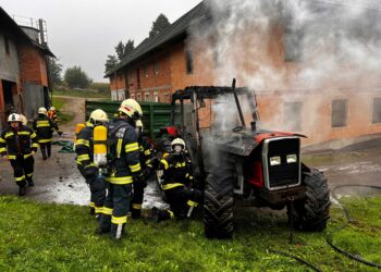 Traktor in Vollbrand