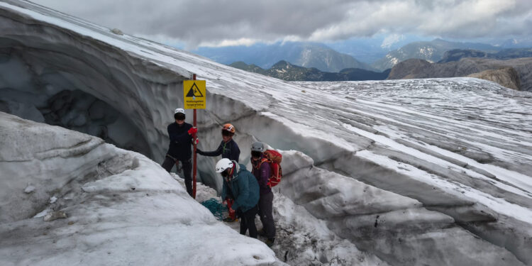 Urlauberin stürzt in Gletscherspalte am Dachstein