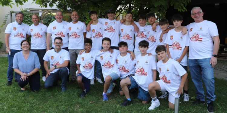 Junge Volleyballer aus Italien in Laakirchen