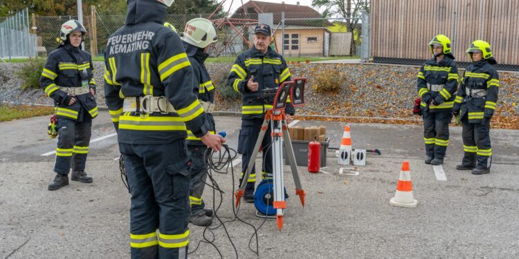 49 neue Feuerwehrmänner und -frauen ausgebildet