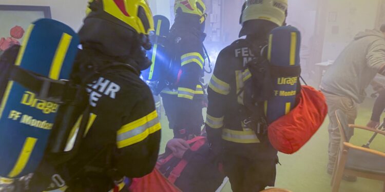 Mondsee: Brand im Seniorenwohnheim – Realistische Übung