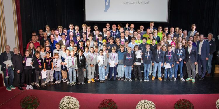 Perfekte Bühne für herausragende Leistungen: Bürgermeister und Sportreferent ehrten Gmundner Sportlerinnen und Sportler