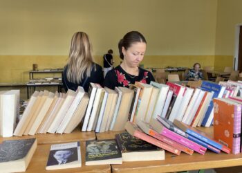 Großer Bücherflohmarkt der Pfarrbücherei Attnang