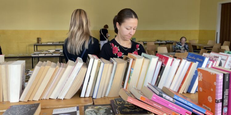 Großer Bücherflohmarkt der Pfarrbücherei Attnang