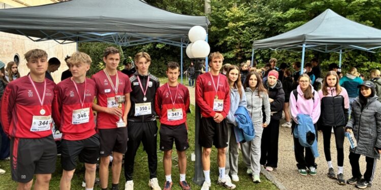Starke Leistungen der HAK/HAS Bad Ischl bei der Crosslauf-Bezirksmeisterschaft in Altmünster