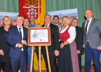 Verleihung der Ehrenbürgerschaft an Pfarrer Franz Starlinger