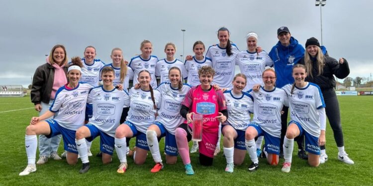 Gmundnerinnen stürmten in neuen Dressen zum Herbstmeistertitel!