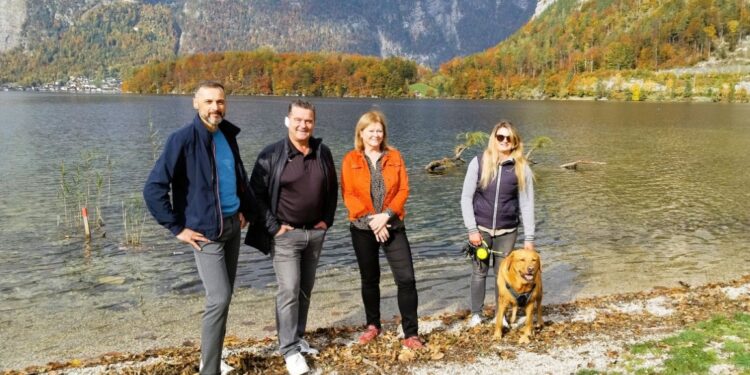 Projekt fast abgeschlossen: Neuer Hundebadestrand und naturnaher Seezugang im Obertrauner Strandbad!