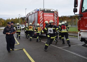 Laakirchner Feuerwehren glänzen bei Prüfung