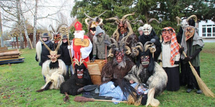 Travestie trifft Perchten: Jubiläum mit Herz und Humor