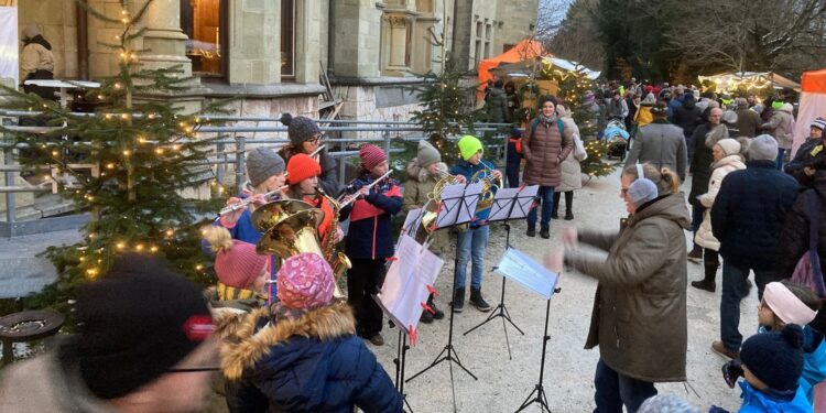 Selbstgebackene Kekse zum Abholen & musikalischer Punschstand